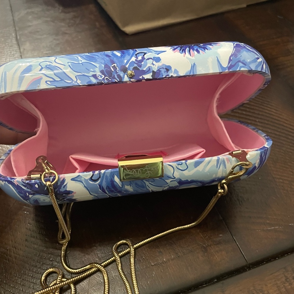 Lilly Pulitzer clutch bag with out chain